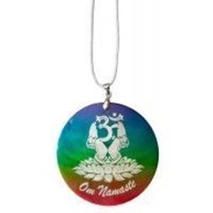 Bild von Halskette Om Namaste Muschel Airbrush rainbow 5cm