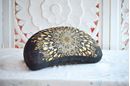 Bild von Meditationskissen Halbmond in  schwarz/gold 40 x10 cm von The Spirit of OM