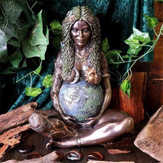 Bild von Spirituelle Statue Gaia - Erdmutter, 30cm, bronzefarben