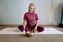 Bild von Shirt Eka Padma in violett-rot melange gold von The Spirit of OM