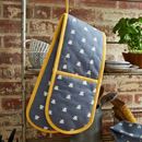 Bild von Bees Double Oven Glove - Ulster Weavers