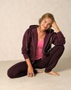 Bild von Kapuzenjacke weit in aubergine von The Spirit of OM