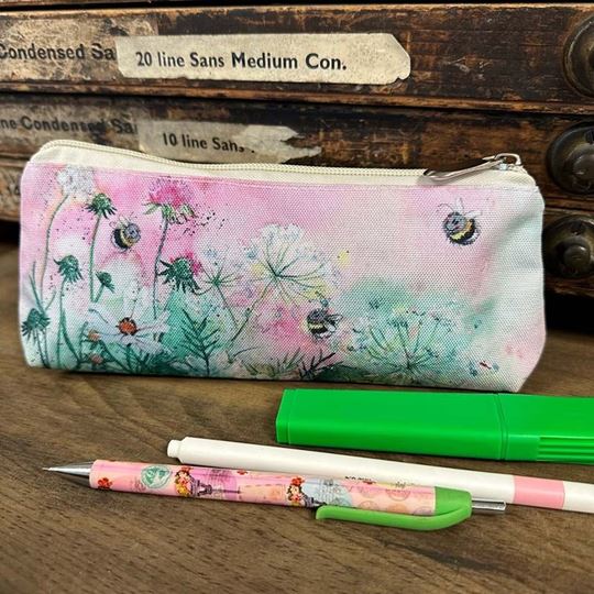 Bild von BEES IN SUMMER PENCIL CASE